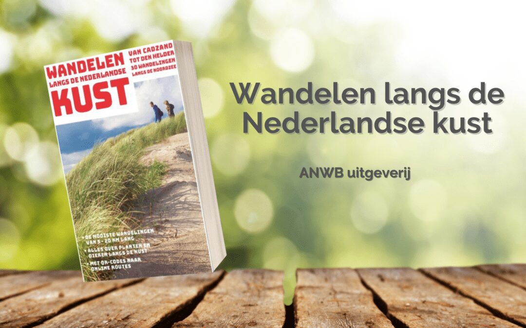 wandelen langs de kust